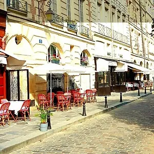 Emily In Daire Paris