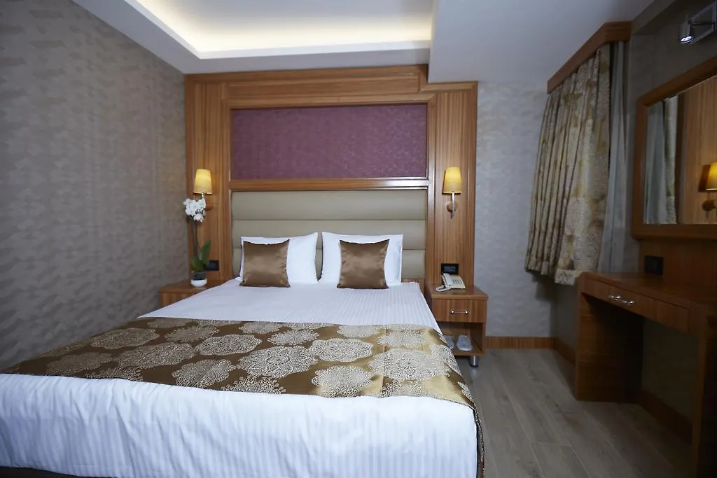 Ilkbal Deluxe Hotel &Spa Estambul 4*,